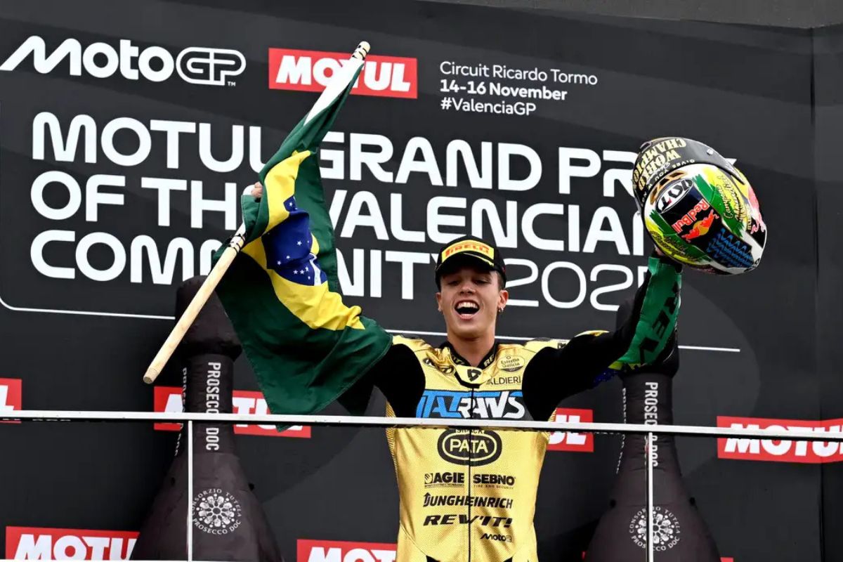 Motociclismo: Diogo Moreira faz história e conquista o primeiro título mundial do Brasil na Moto2