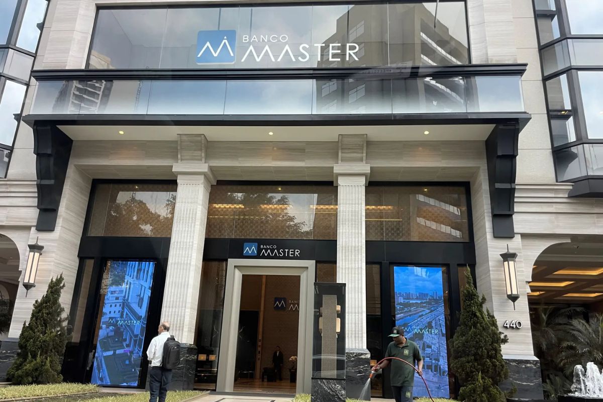 Negócios: Fictor confirma suspensão da compra do Banco Master após liquidação decretada pelo Banco Central