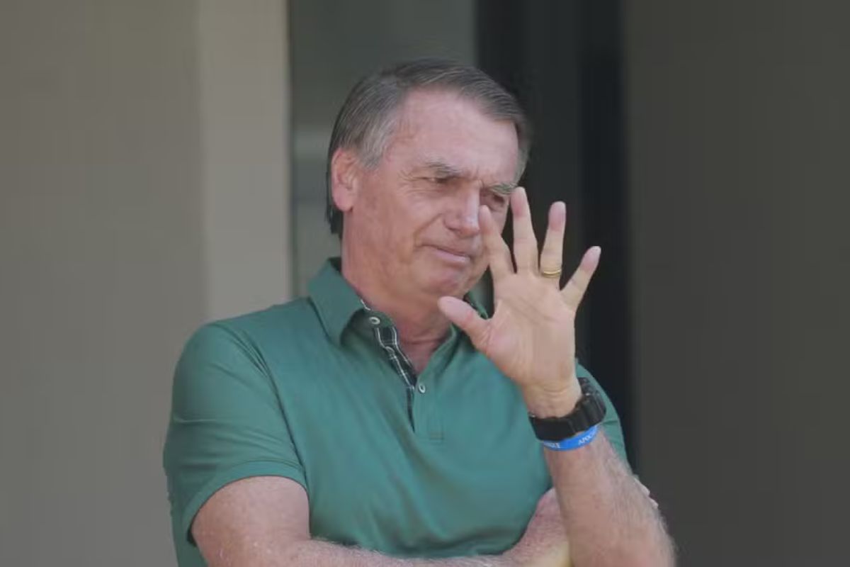 Justiça: Defesa pede que Bolsonaro cumpra pena em regime domiciliar por “motivos humanitários”
