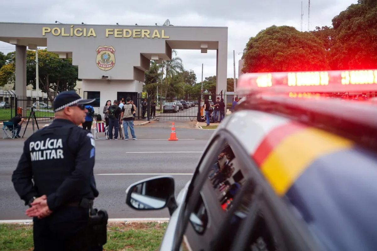 Situação jurídica de Bolsonaro: condenado, preso preventivamente e inelegível até 2030