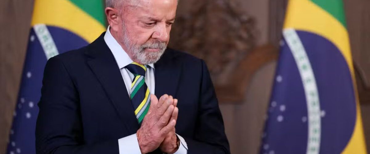 Política: Lula comenta prisão de Bolsonaro e afirma: “Todo mundo sabe o que ele fez”