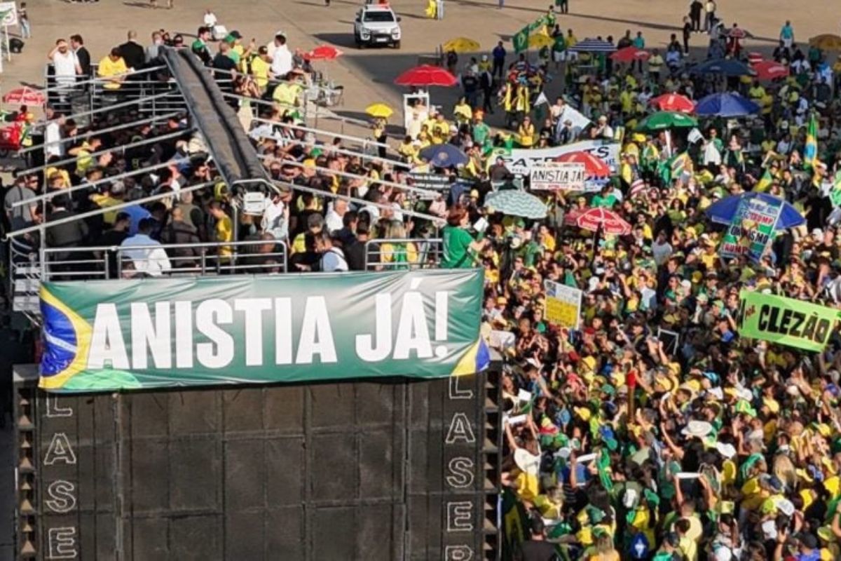 Política: Aliados de Bolsonaro articulam retomada da anistia após prisão do ex-presidente