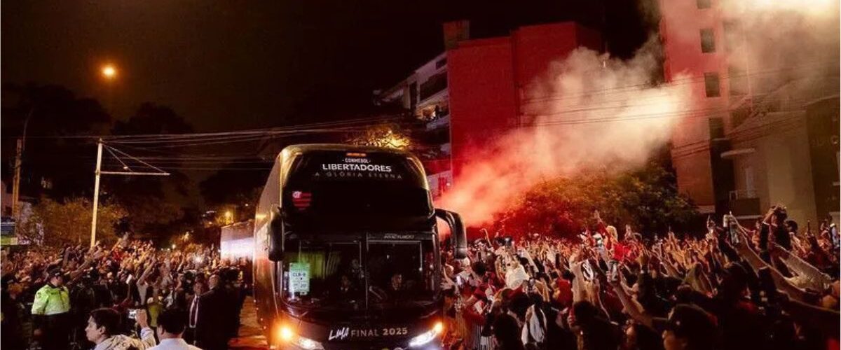 Decisão: Torcedores transformam Lima em palco de festa para recepcionar Flamengo e Palmeiras na final da Libertadores