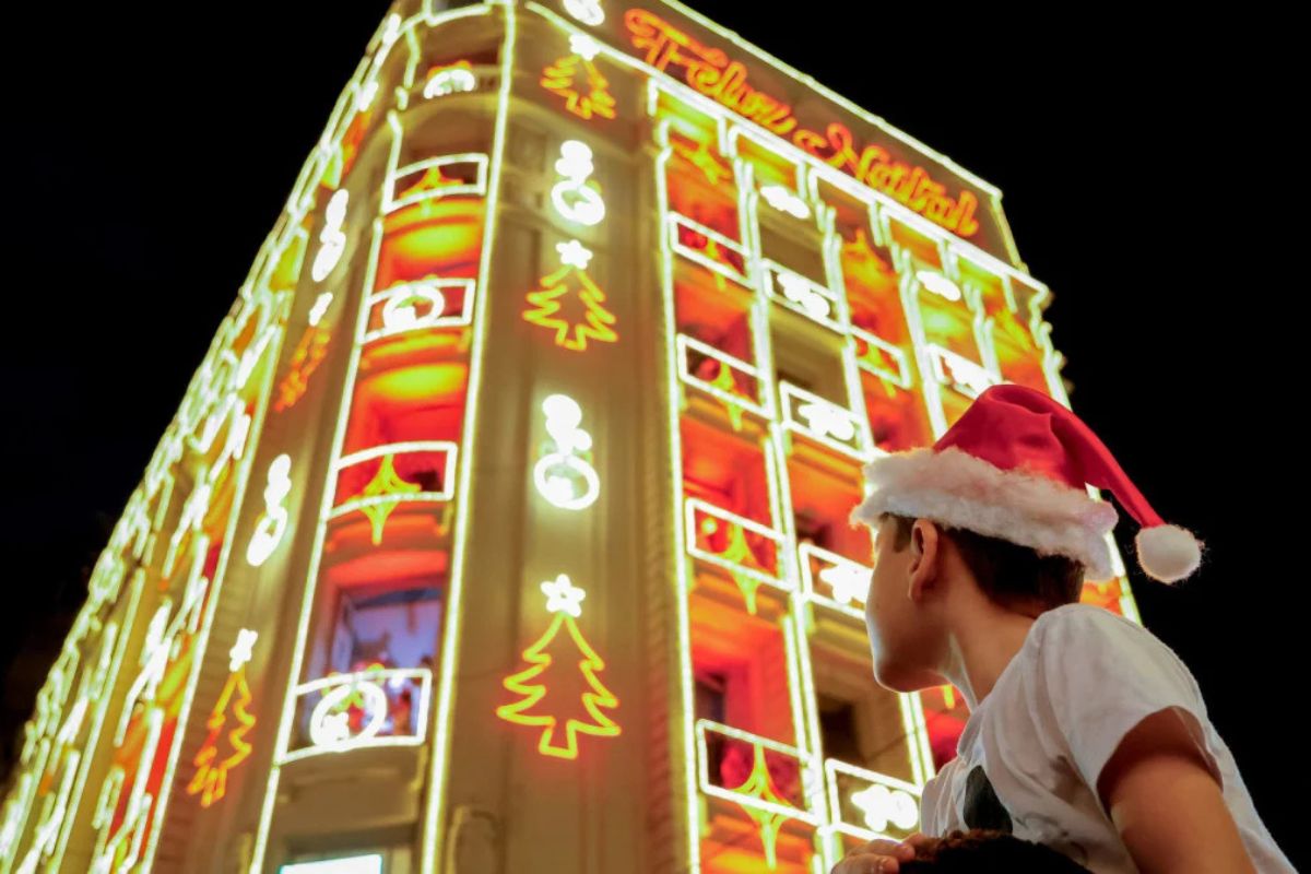 Natal 2025: Coral infantil ilumina abertura do Natal de Luz na Praça do Ferreira após entrega da nova revitalização