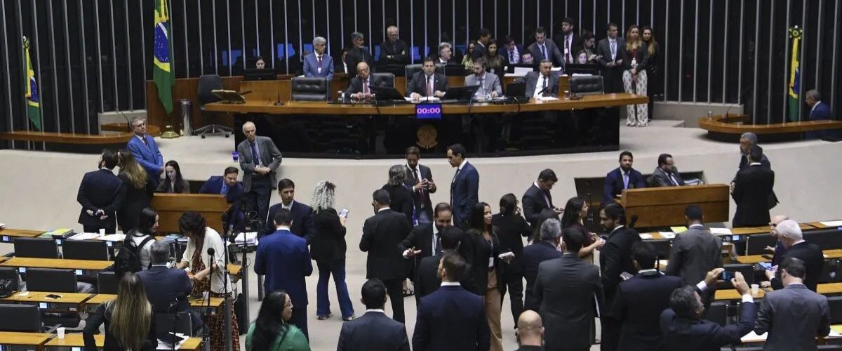 Política: Licenciamento ambiental tem novas regras após derrubada de vetos pelo Congresso