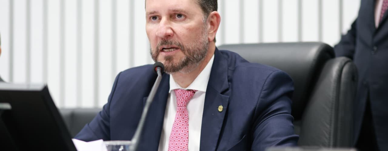 Política: Alece aprova moção de apoio à presidente do STM após críticas de ministro