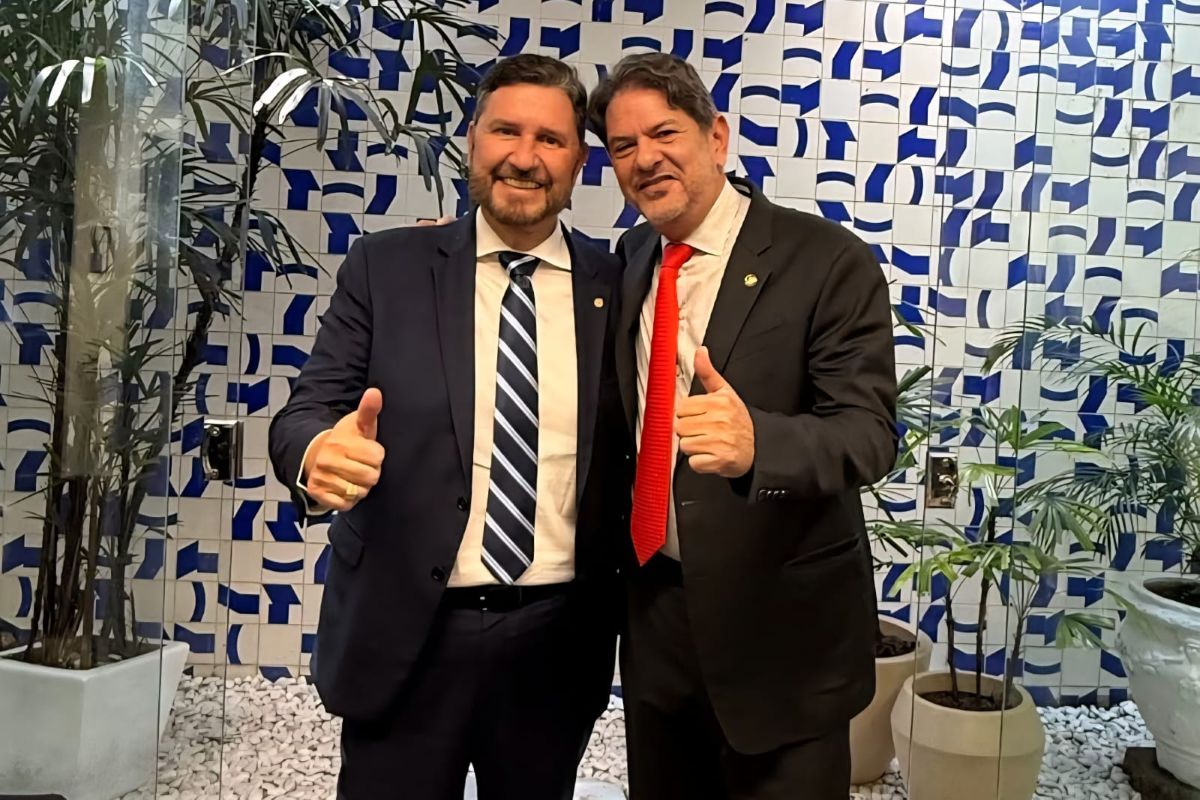 Política: Deputados do PSB-CE divulgam nota de apoio ao senador Cid Gomes após críticas de Ciro Gomes