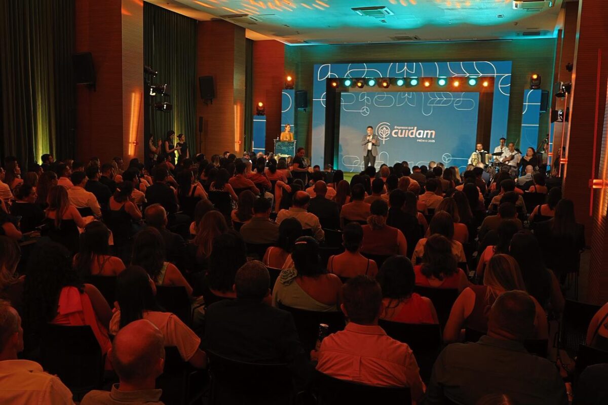 Premiação: Unimed Fortaleza celebra boas práticas em gestão de pessoas no Prêmio Empresas que Cuidam 2025