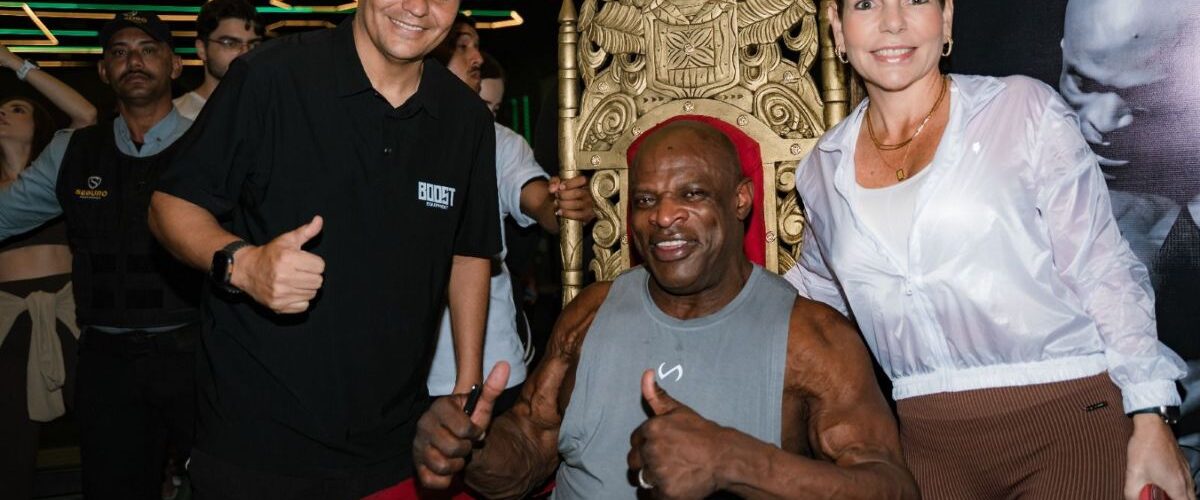 Homenagem: Ronnie Coleman visita CT Greenlife e assina placa de homenagem em espaço dedicado ao ícone do fisiculturismo