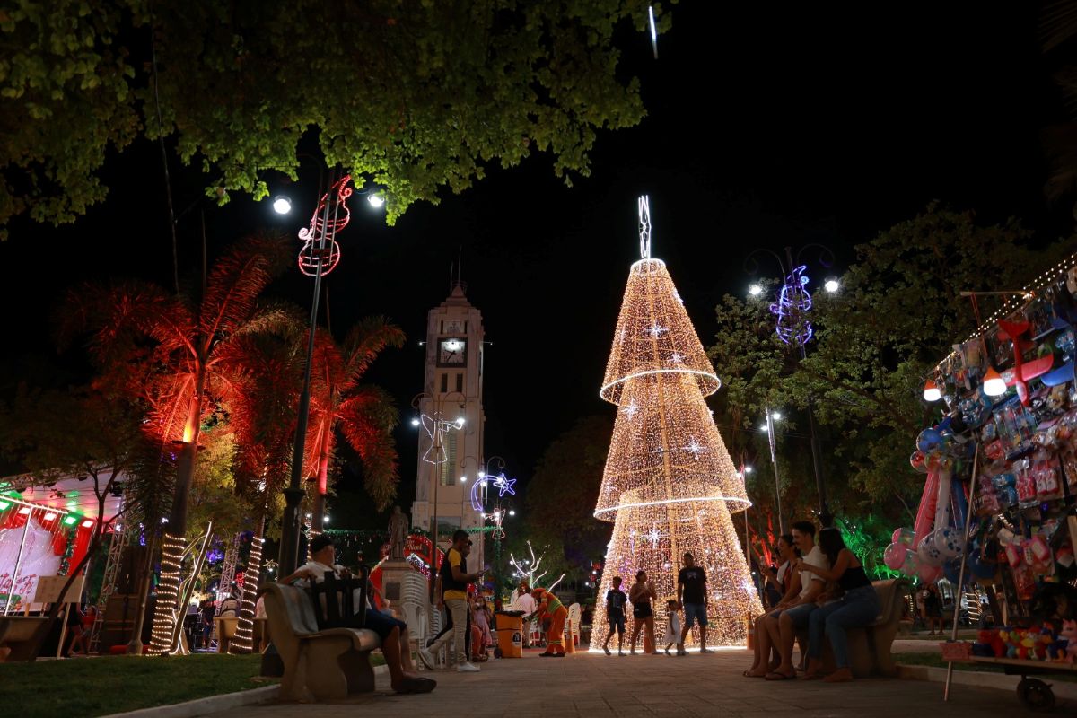 Cultura: Natal de Fé 2025 ilumina Juazeiro do Norte e reúne famílias na Praça Padre Cícero