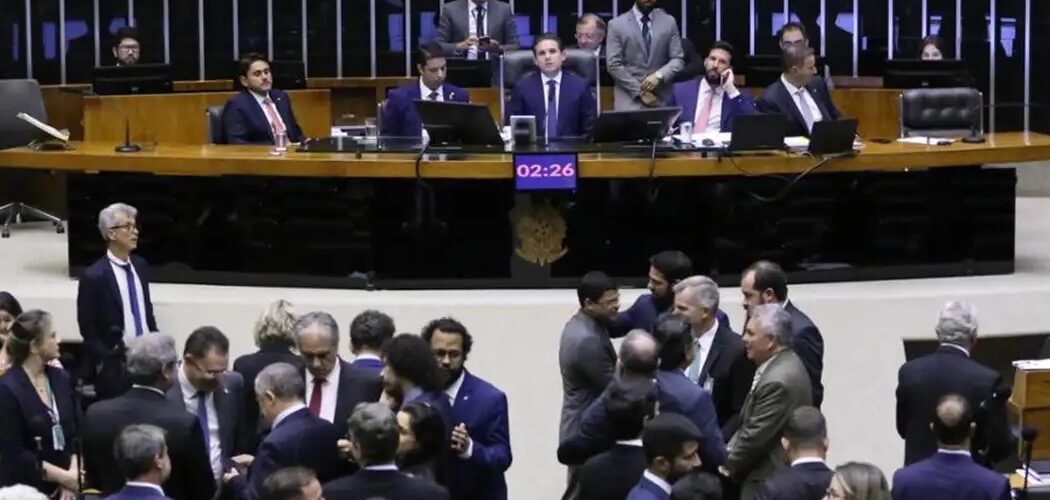Política: Câmara aprova texto-base do PL Antifacção com mudanças e governo promete reação no Senado