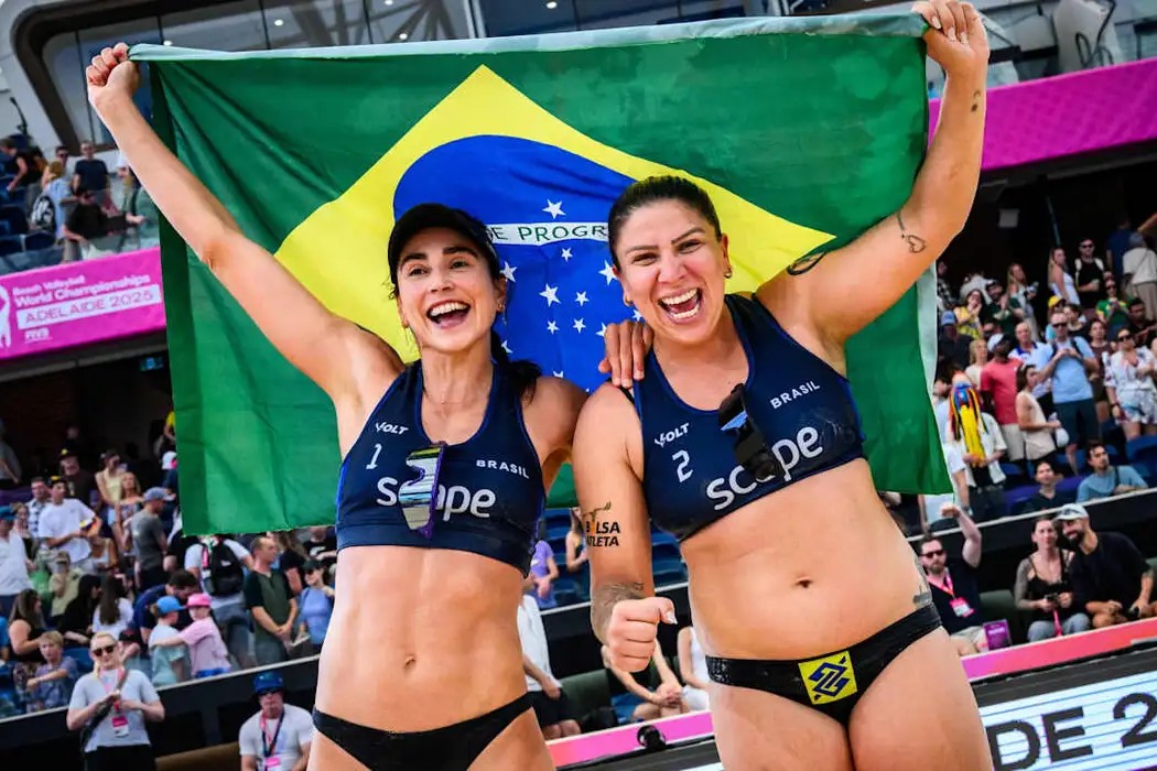 Vôlei: Carol Solberg e Rebecca conquistam bronze no Mundial de Vôlei de Praia 2025
