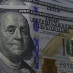 Economia: Dólar cai abaixo de R$ 5,30 pela primeira vez desde 2024 e Ibovespa registra 15ª alta consecutiva