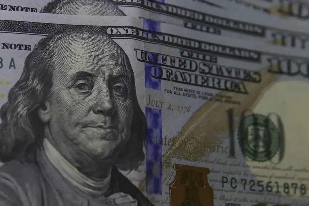 Economia: Dólar cai abaixo de R$ 5,30 pela primeira vez desde 2024 e Ibovespa registra 15ª alta consecutiva