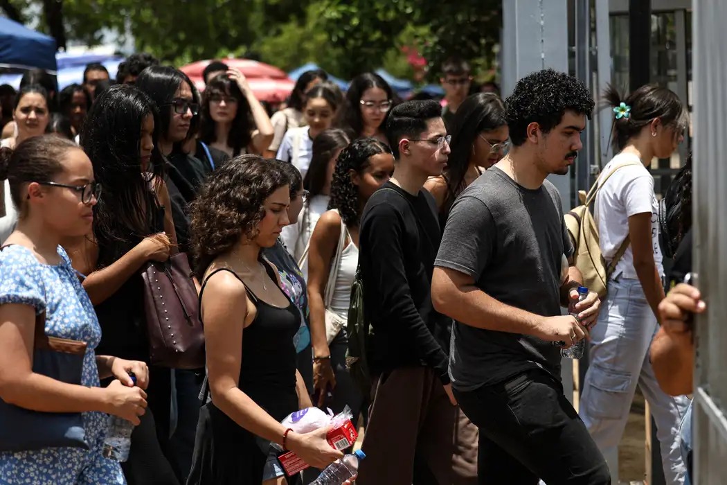 Enem 2025: candidatos avaliam segundo dia de provas como longo, porém com questões fáceis