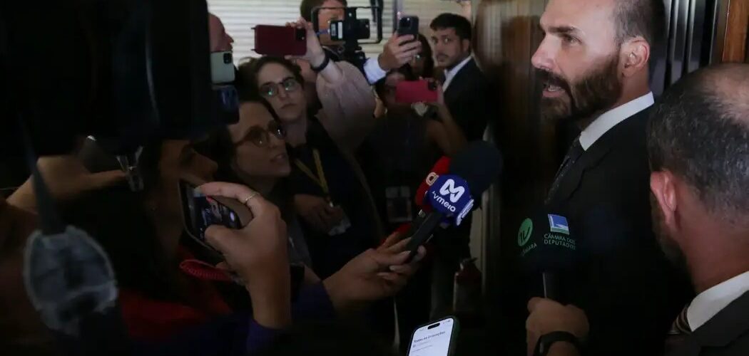 Justiça: STF torna Eduardo Bolsonaro réu por coação no curso do processo em atuação nos EUA