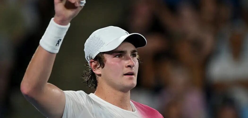 Tênis: João Fonseca é finalista do ATP Awards 2025 na categoria de maior evolução da temporada