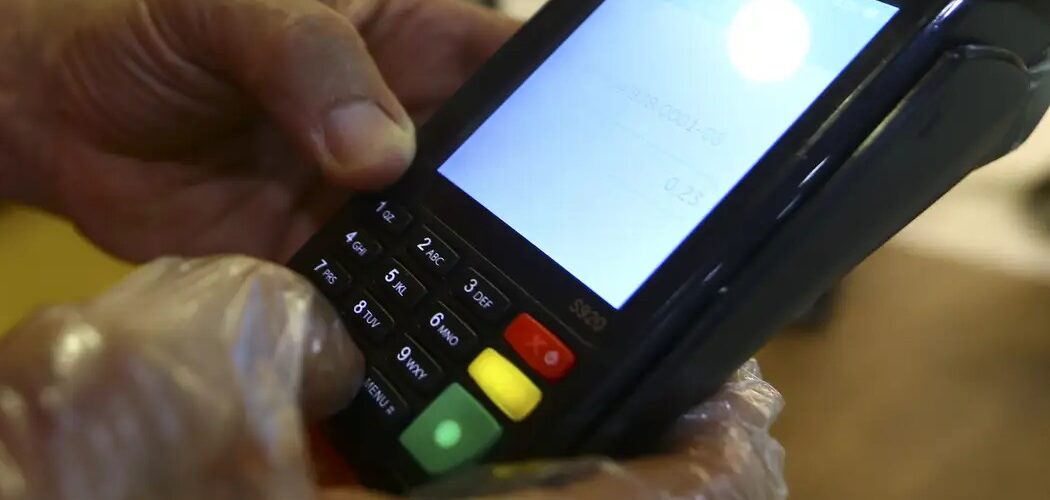 Economia: Banco Central determina que bandeiras de cartão garantam pagamento em caso de falhas nas transações