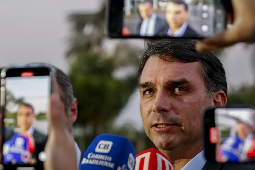 Justiça: Moraes autoriza visita dos filhos de Jair Bolsonaro na sede da Polícia Federal