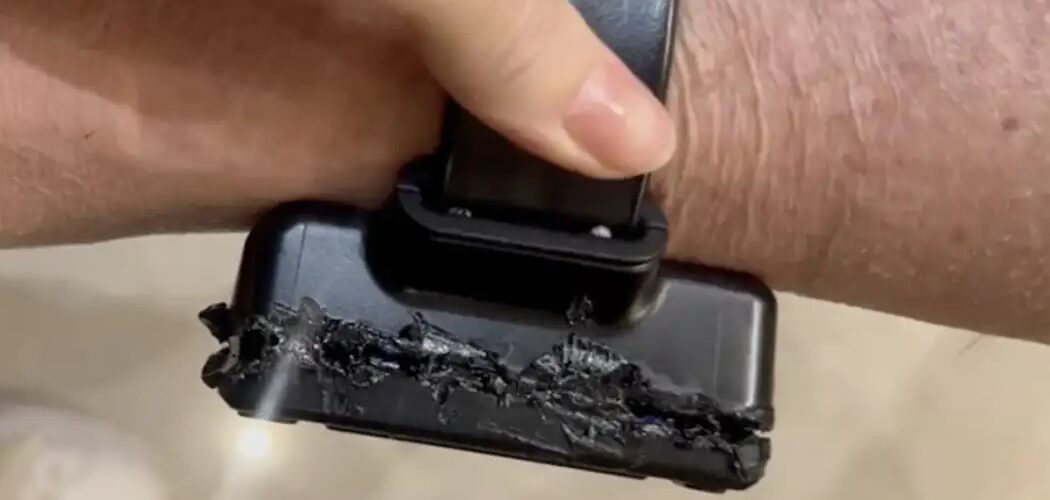 Violação: Bolsonaro tentou abrir tornozeleira eletrônica com ferro de solda, aponta relatório enviado ao STF