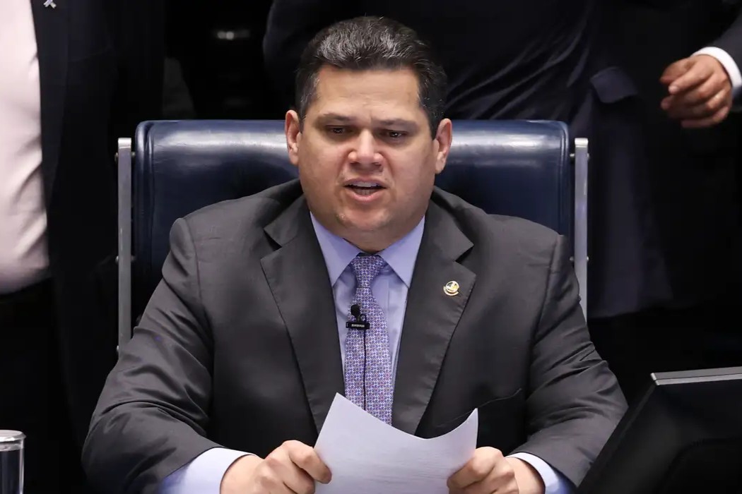 Política: Alcolumbre cancela calendário da sabatina de Jorge Messias ao STF