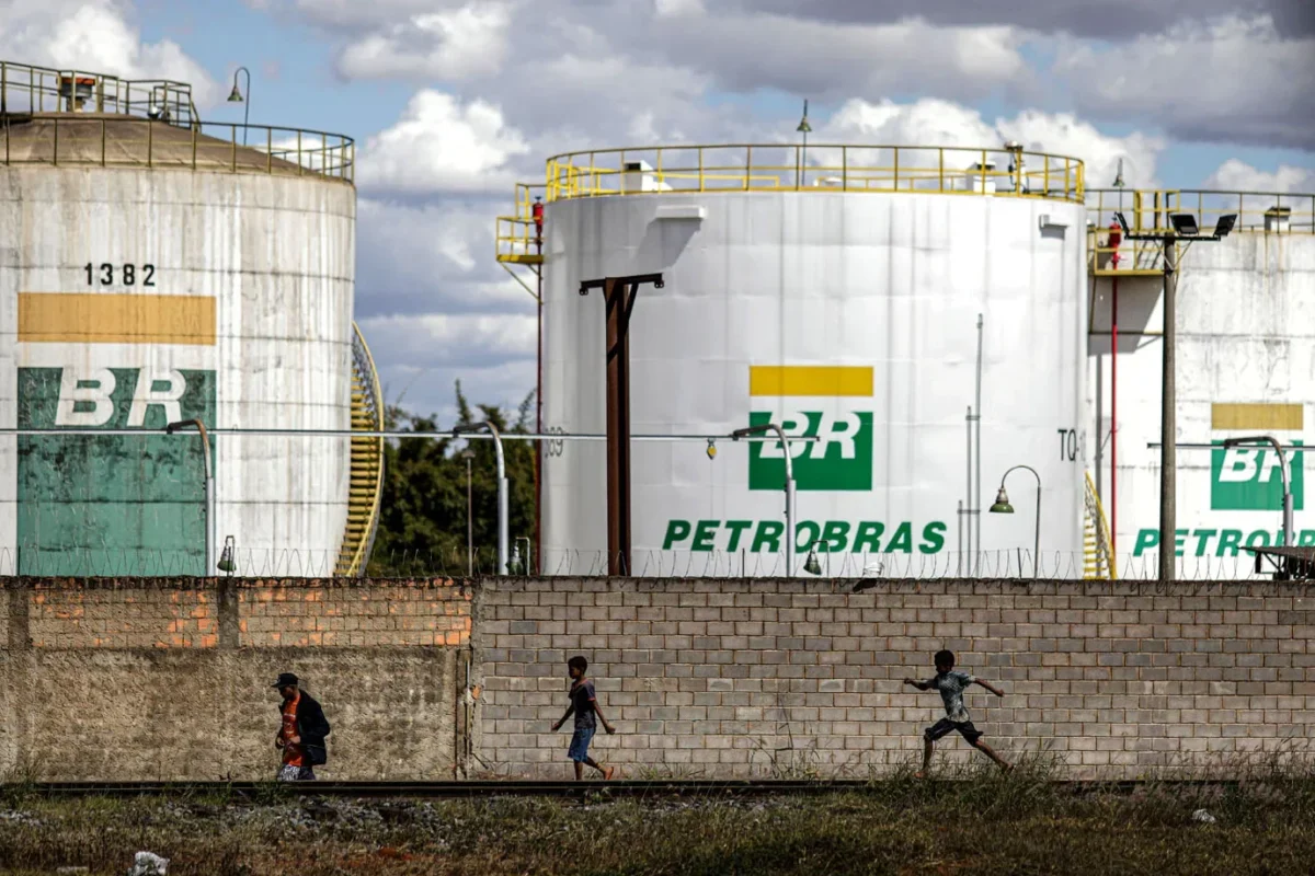 Negócios: Petrobras inicia produção e realiza primeira entrega de combustível sustentável de aviação no Brasil