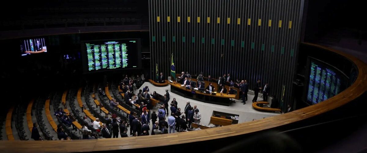 Política: Câmara adia votações da PEC da Segurança e do PL Antifacção para 2026