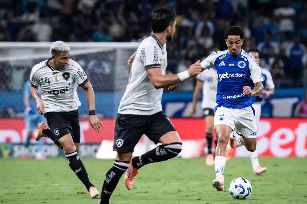 Futebol: Cruzeiro e Botafogo empatam em jogo movimentado que encerra a 37ª rodada do Brasileirão