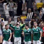 Futebol: Palmeiras goleia o Atlético-MG, mas termina o Brasileirão 2025 como vice-campeão