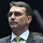 Política: Flávio Bolsonaro inicia articulações e convoca base da direita para aprovar anistia ainda em 2025