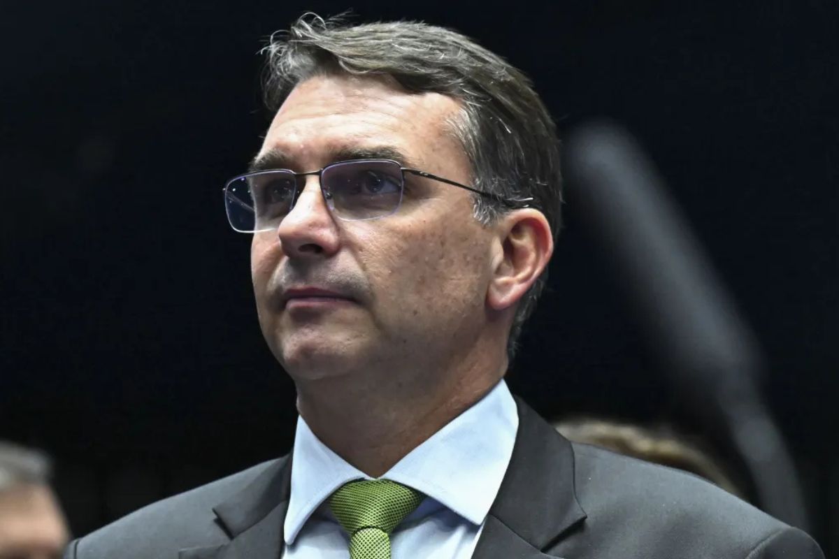 Política: Flávio Bolsonaro inicia articulações e convoca base da direita para aprovar anistia ainda em 2025