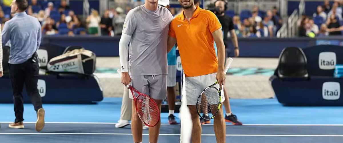 Tênis: João Fonseca faz jogo duro, mas Alcaraz vira no tie-break e vence estreia do confronto em Miami