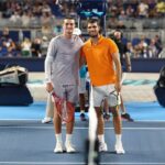Tênis: João Fonseca faz jogo duro, mas Alcaraz vira no tie-break e vence estreia do confronto em Miami