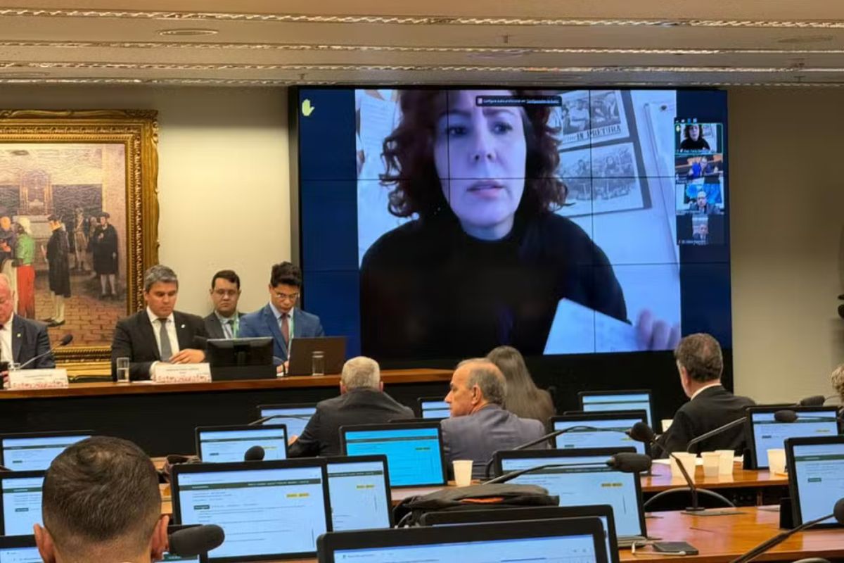 Política: Câmara rejeita cassação de Carla Zambelli e mantém deputada no cargo mesmo após condenação pelo STF