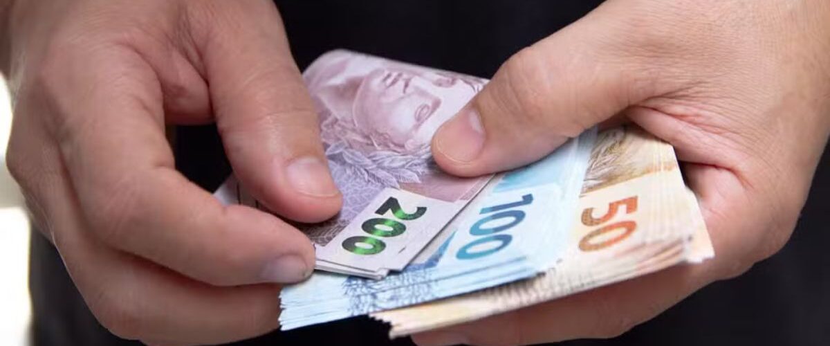Salário mínimo de R$ 1.621 em 2026: veja como ficam o PIS/Pasep, INSS, BPC, CadÚnico e seguro-desemprego