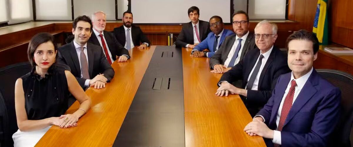 Economia: Copom mantém Selic em 15% pela quarta vez e indica juro alto por período prolongado