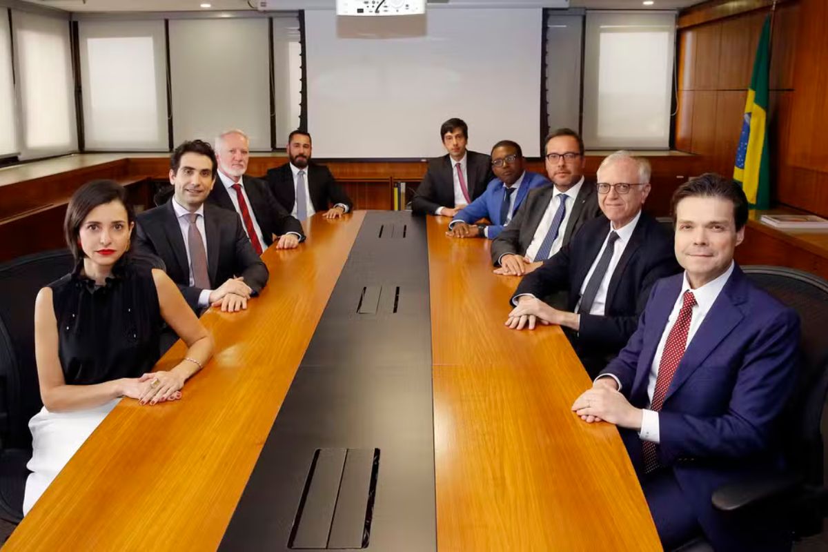 Economia: Copom mantém Selic em 15% pela quarta vez e indica juro alto por período prolongado