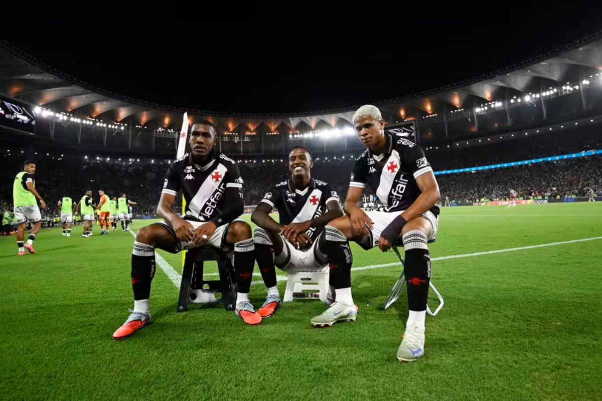 Futebol: Vasco vira clássico no final do jogo e cria roteiro catártico para largar na frente na Copa do Brasil