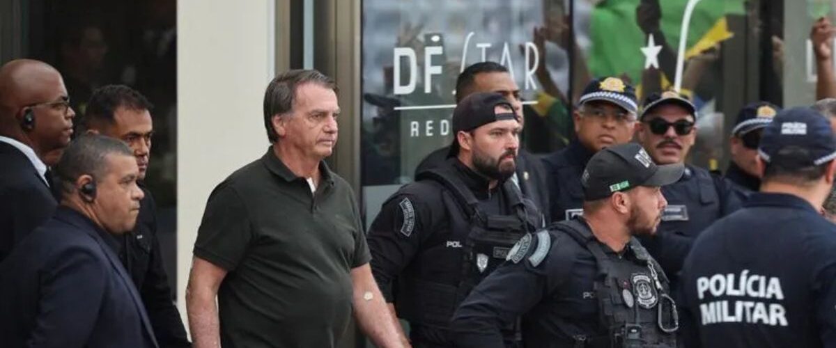 Política: Cirurgia de Jair Bolsonaro está marcada para o Natal e deve durar até quatro horas