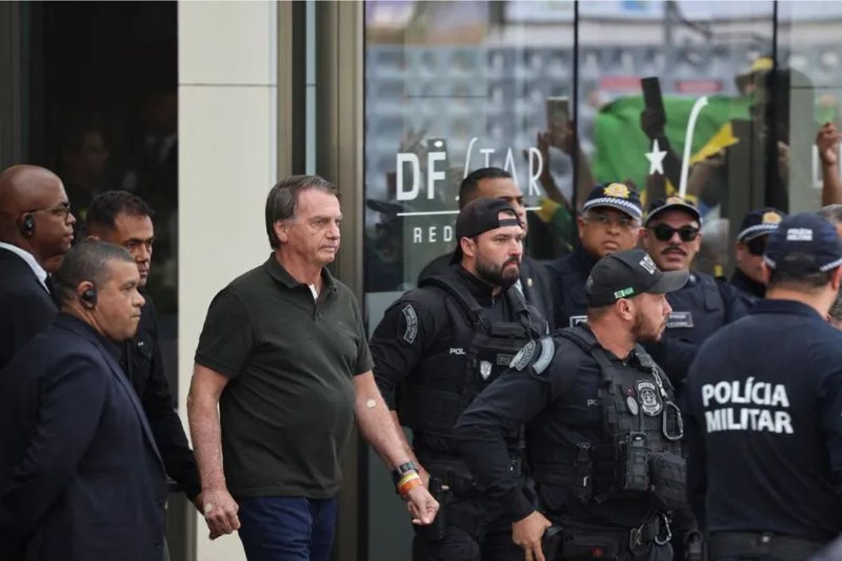 Política: Cirurgia de Jair Bolsonaro está marcada para o Natal e deve durar até quatro horas
