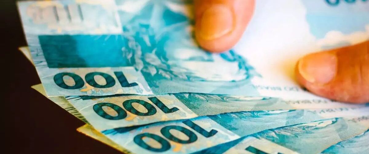 Economia: Governo oficializa salário mínimo de R$ 1.621 em 2026 com reajuste acima da inflação