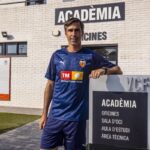 Tragédia: Técnico do Valencia e três filhos morrem em naufrágio de barco na Indonésia