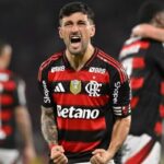 Futebol: Arrascaeta supera Messi e é eleito Rei da América em 2025