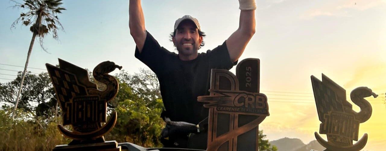 Esporte: Carlos Neto pilota com uma mão e sobe ao pódio ao lado de George Martins no Campeonato Cearense de Rally Baja