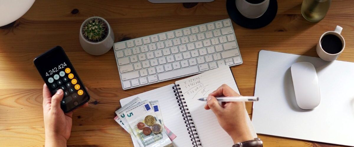 Finanças: Com a segunda parcela do 13º chegando, especialista orienta planejamento para aproveitar a renda extra