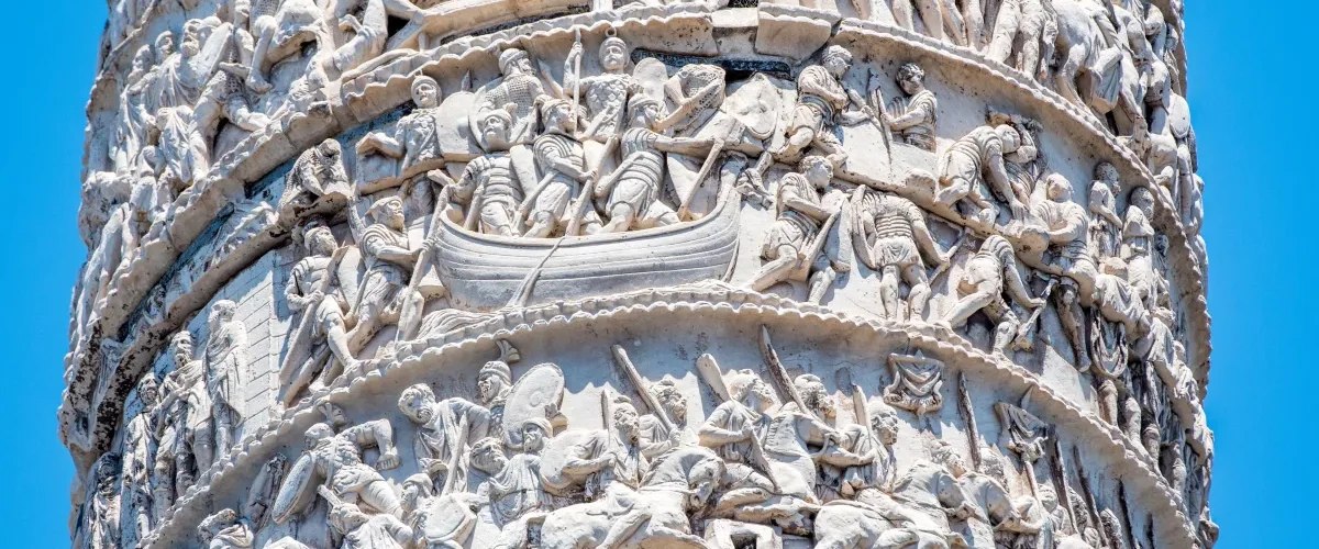 História: Coluna de Marco Aurélio passa por restauração a laser de US$ 2,3 milhões em Roma