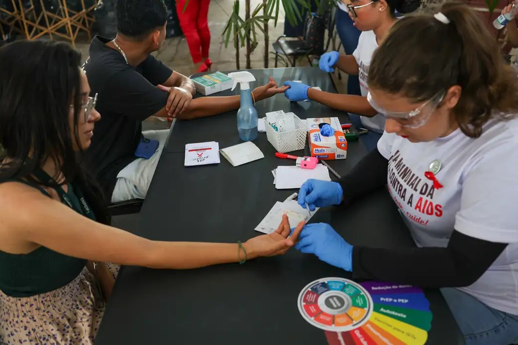 Saúde: Brasil celebra avanços no Dia Mundial de Luta contra o HIV e reforça combate ao estigma