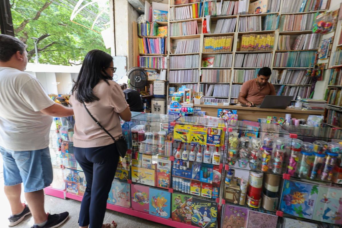 Consumidor: Procon Alece alerta pais sobre itens proibidos em listas de material escolar