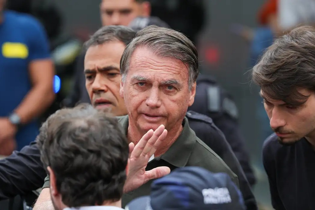 Política: Defesa de Bolsonaro apresenta novo pedido de prisão domiciliar ao STF