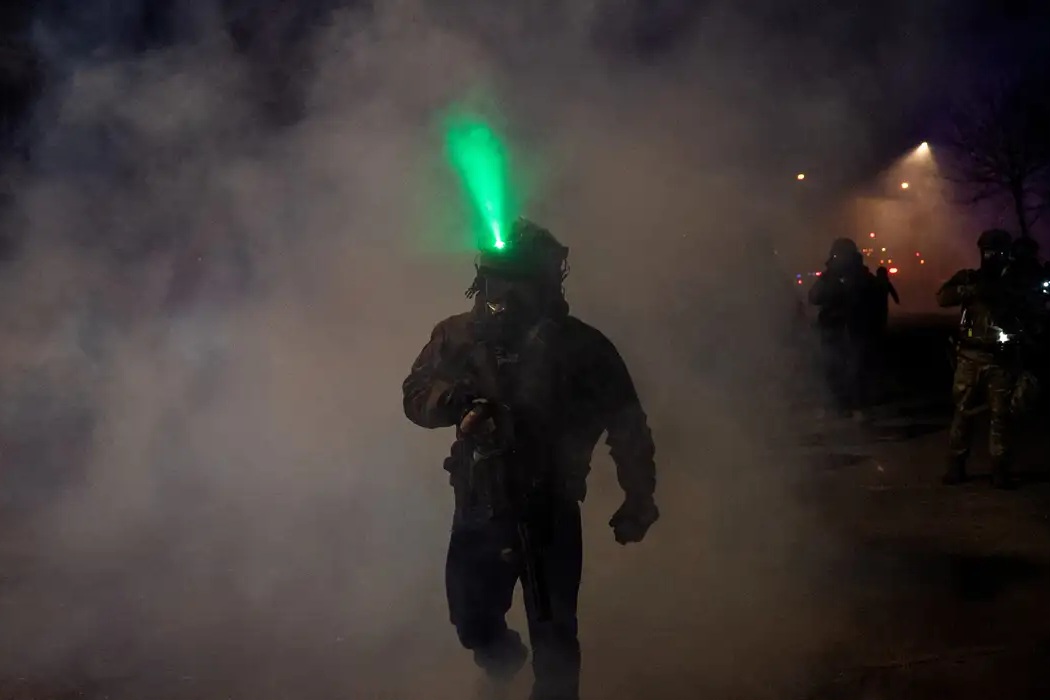 Mundo: Venezuelano é baleado por agente do ICE durante operação em Minneapolis